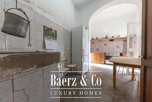 photo 8 Impressive historic house with large plot in Andratx