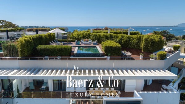 photo 1 Amazing Penthouse with Sea and Mountain view