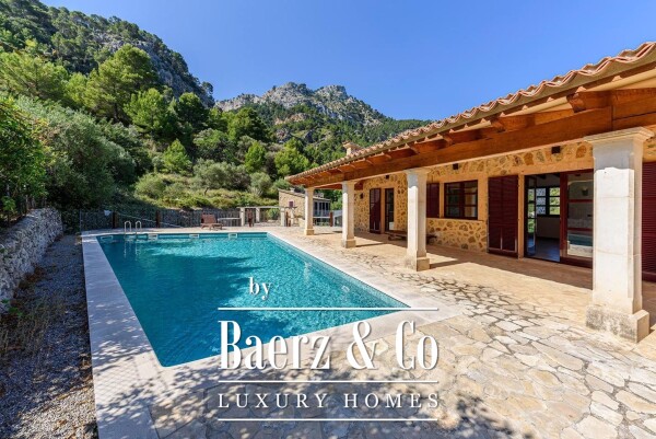 photo 15 Impressive Mansion with guest house, pool and sea views in Estellencs