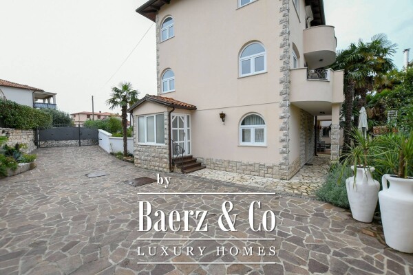 photo 10 Istria, Umag, beautiful house with pool, first row to the sea, NKP 430m2