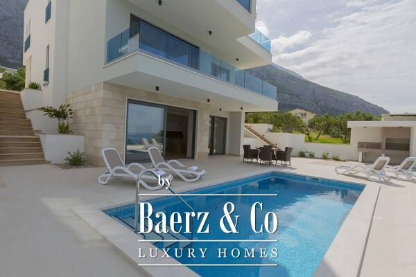 photo 1 Makarska, modern villa with pool