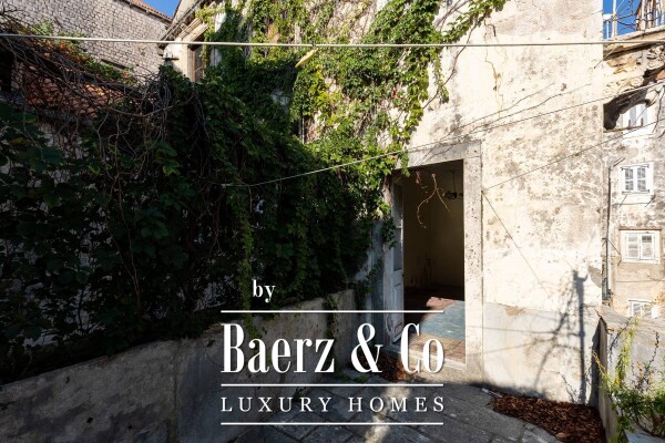 photo 9 Dubrovnik - Old Town, stone house with garden