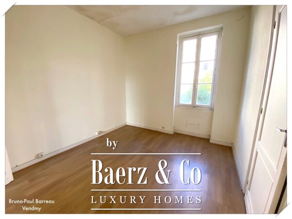 photo 12 STONE BUILDING, PRESTIGIOUS ADDRESS