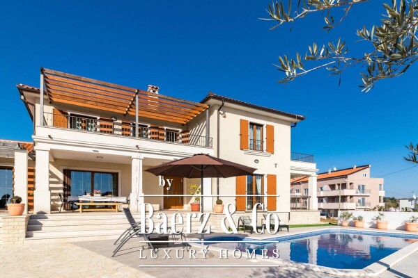 photo 1 Medulin, luxury villa with a swimming pool and a large garden of 1050 m2, 300 m from the beach