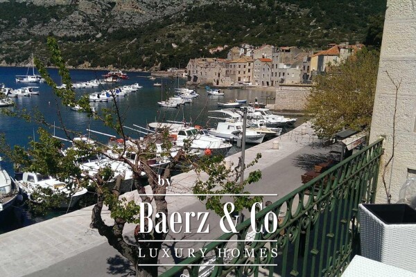 photo 1 Komiža, residential and commercial building, first row from the sea