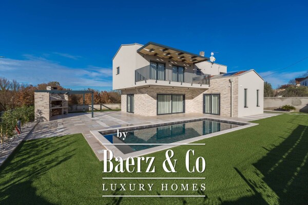 photo 1 Poreč, an impressive villa with a swimming pool in a quiet place