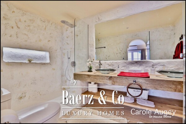 photo 18 Authentic Villa facing the Golf Course