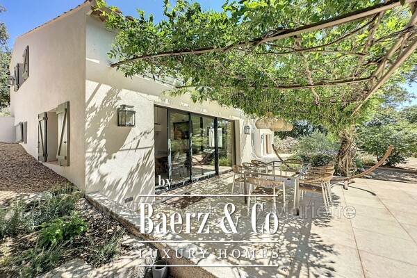 photo 1 Charming house in a quiet area, 3 bedrooms, pool, and large