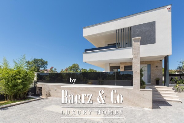 photo 1 Medulin, Istria: Luxury Modern Villa, 200m² NKP, Near Sea and Beaches