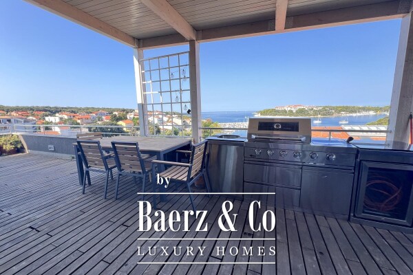 photo 1 More rooms apartment, Pješčana Uvala