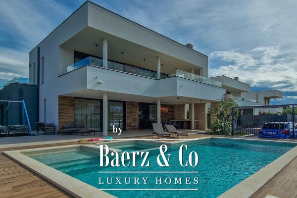 photo 1 Istria, luxury villa 276 m2 with 4 bedrooms, pool and sea view