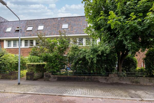 photo 34 Dr. P.J.H. Cuypersplein 45