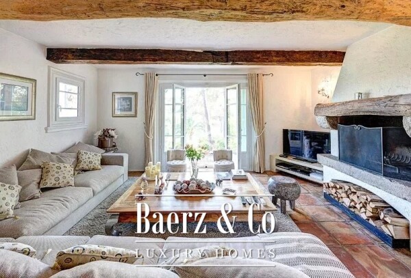 photo 7 Provençal in a gated domain.