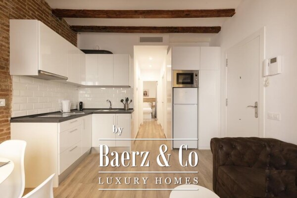 photo 5 584 sqm building with 8 apartments and 2 commercial units in Ciutat Vella / Raval -  2,900.000 + fees   Short-term rentals: 5.9% return