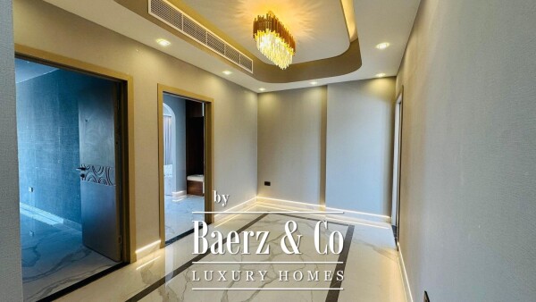 photo 2 Luxury Villa in Jumeirah Park with Canal View