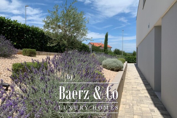 photo 8 Krk, luxury villa of 260m2 on a plot of 885m2