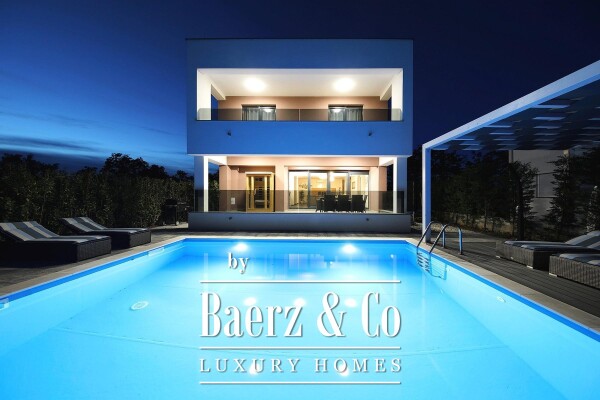 photo 5 Nin, Zaton, a complex of three modern villas with swimming pools in an excellent location