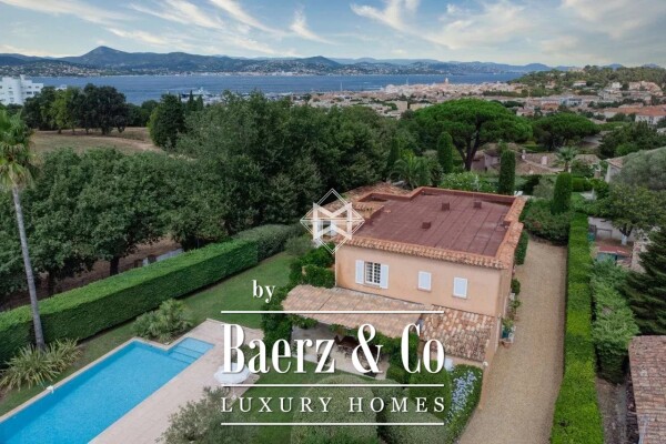 photo 15 Close to the center