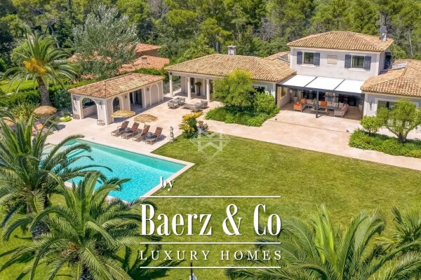 photo 2 Joint sole agency. Elegant Provencal villa in a closed estate