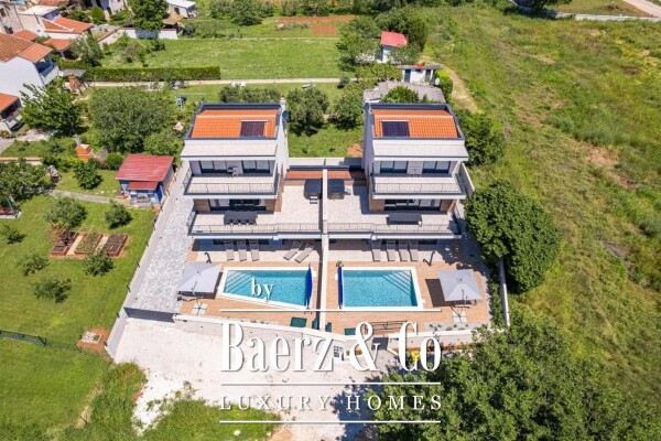 photo 14 Istria, Banjole, semi-detached villa first row to the sea 244 m² with a view of the Marina