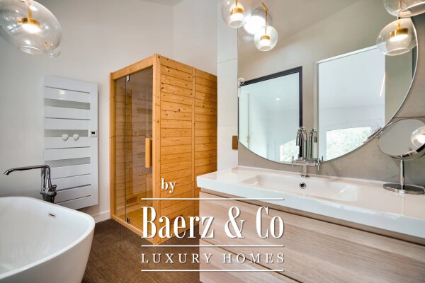 photo 19 Top Floor Duplex with Stunning Views of Île Seguin