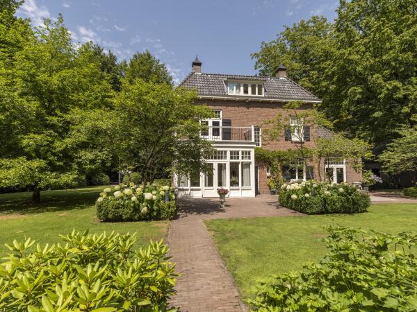 photo 48 Burgemeester de Manlaan 98