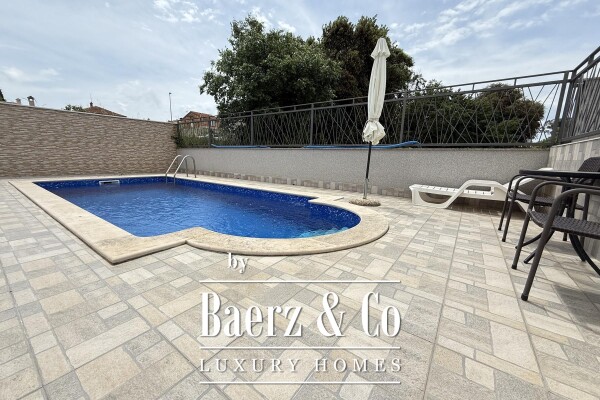 photo 5 Pula, Veli Vrh - spacious house with five residential units,22m2 swimming pool,garage-quiet location