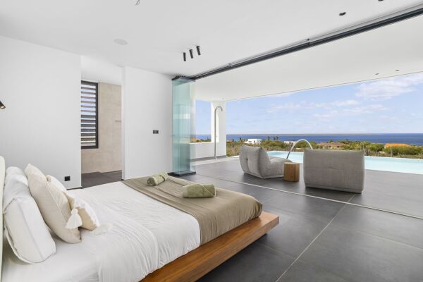 photo 11 Crown West 207