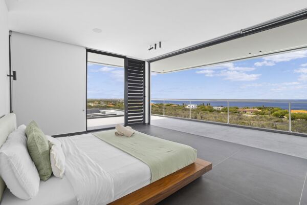 photo 19 Crown West 207