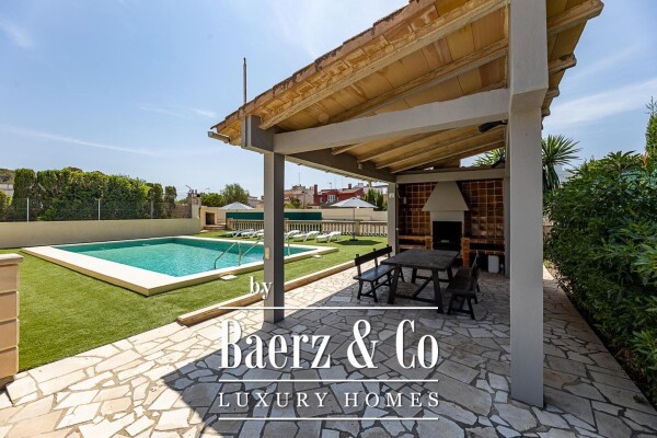 photo 3 Exclusive Villa with Vacation License in Arenal area, Palma