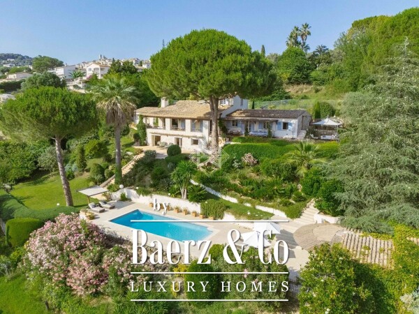 photo 1 Charming Provençal villa with pool and tennis court