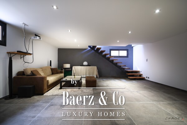 photo 10 Renovated 7-room villa with sea and vineyard views, featuring a swimming pool, gym, hammam, cinema room and garage.