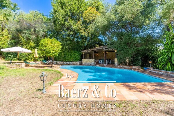 photo 3 Charming villa with renovation potential in an idyllic peaceful setting
