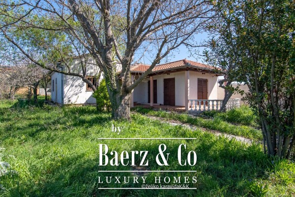 photo 2 Zadar, Karma, house with garden in an excellent location, first row to the sea, 111 m2