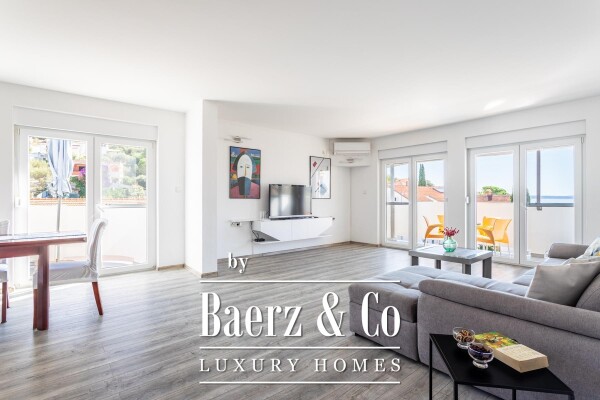 photo 1 Čiovo, Okrug Gornji,  4-apartment house with an outdoor kitchen, third row from the sea