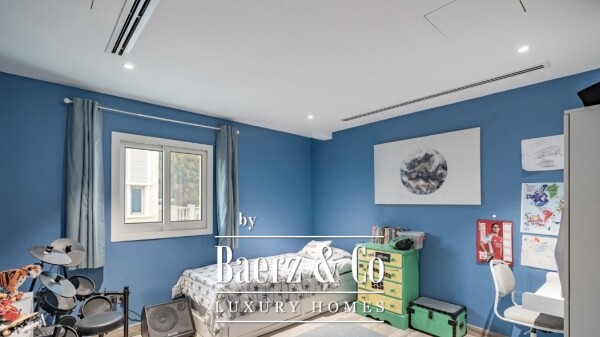 photo 9 Luxury 4-Bedroom Villa with Private Pool in Jumeirah Village Triangle