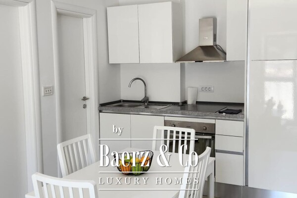 photo 5 Brač, Selca – seafront house with apartments and business premises