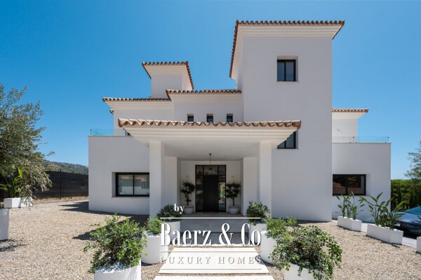 photo 1 Villa - Marbella East - Ref: 8685