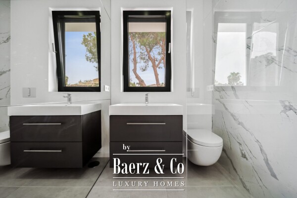 photo 22 Villa - Marbella East - Ref: 8693