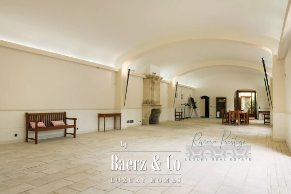 photo 20 Elegant 19th-Century Manor House with Organic Vineyard Estate in the Gulf of Saint-Tropez