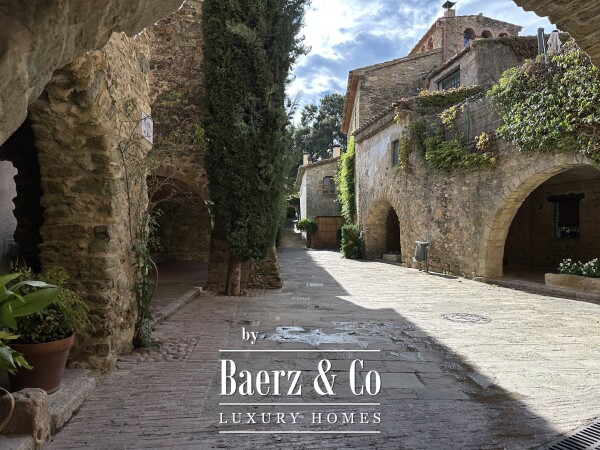 photo 54 Stone House in Monells